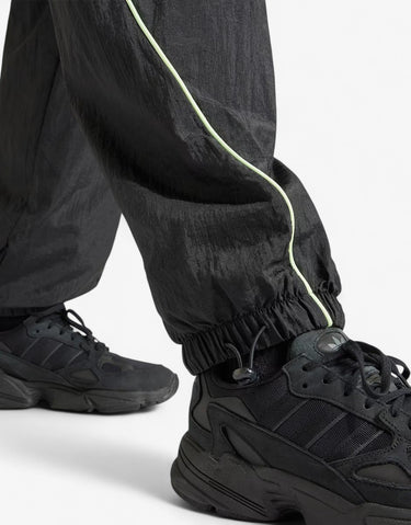 ADIDAS Originals Loose Parachute Pants Black | MegaMall.bg