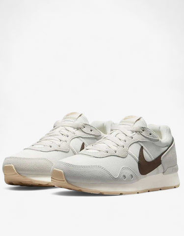 NIKE Venture Runner Shoes White | MegaMall.bg